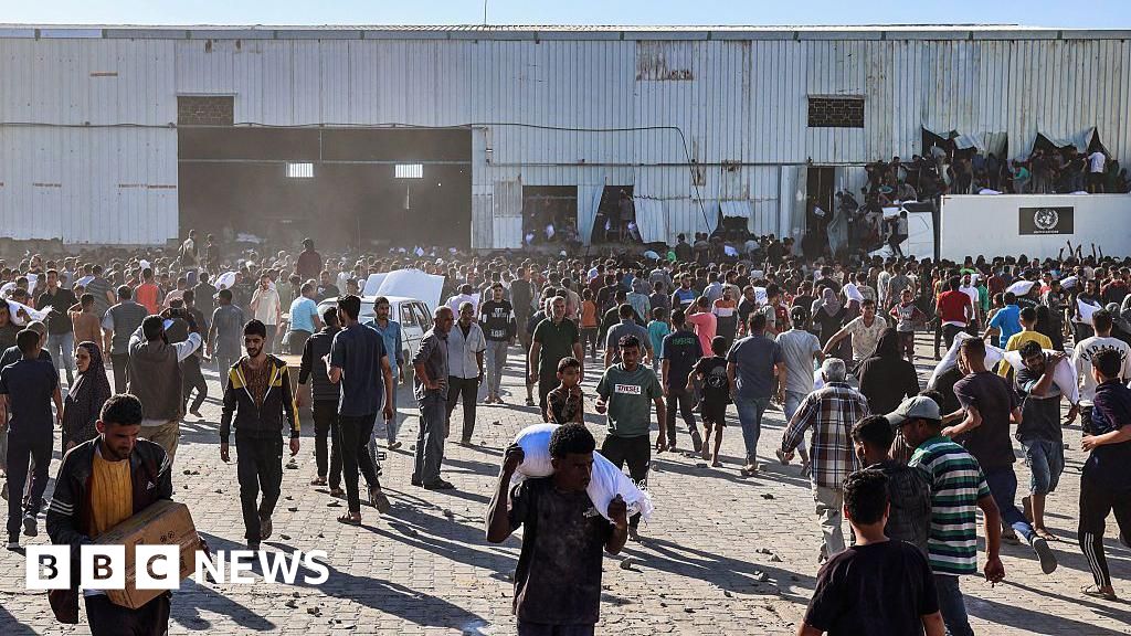 personnes - Des 'hordes de personnes affamées' s'introduisent dans un entrepôt à Gaza, selon le PAM