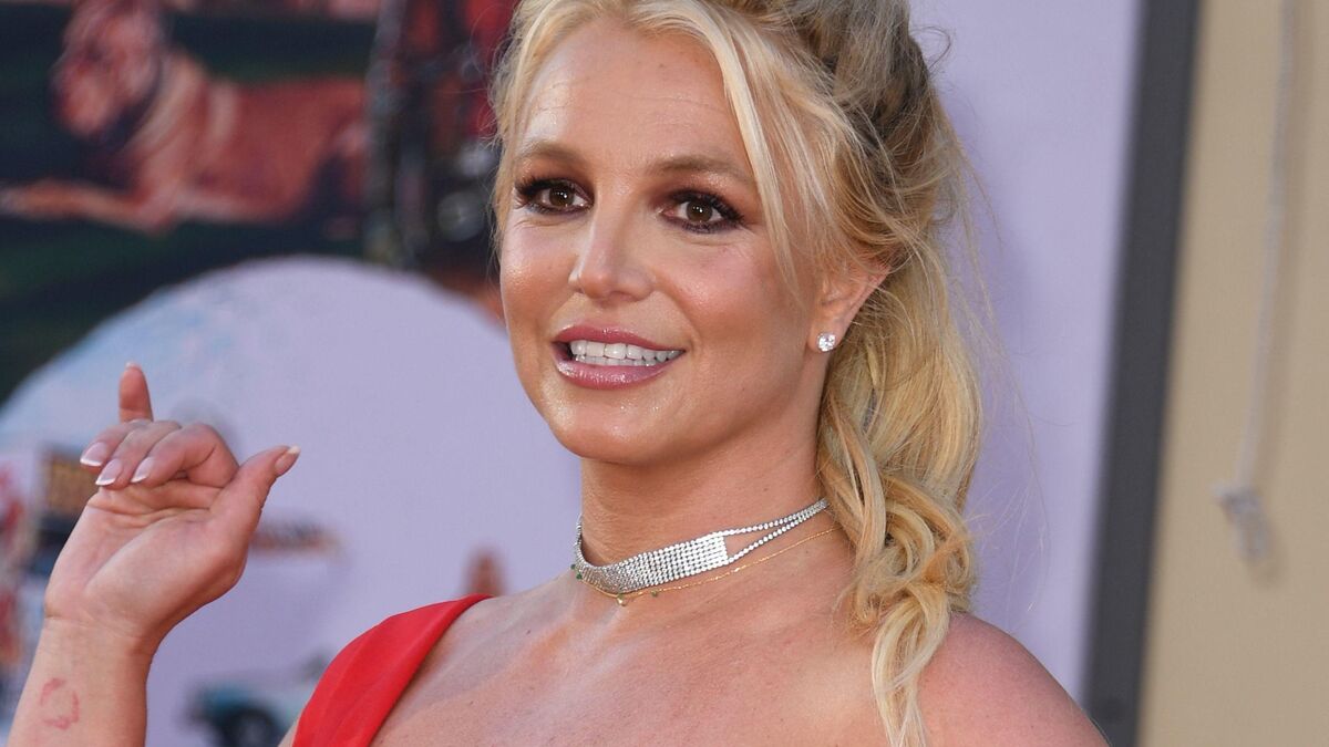 cigarette - « J'avais vraiment envie d'une cigarette » : Britney Spears s'excuse après avoir fumé dans un jet privé