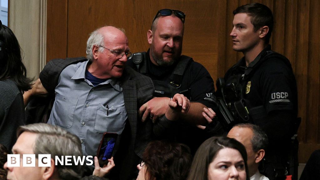 Sénat - Co-fondateur de Ben & Jerry's arrêté après une manifestation au Sénat pour Gaza