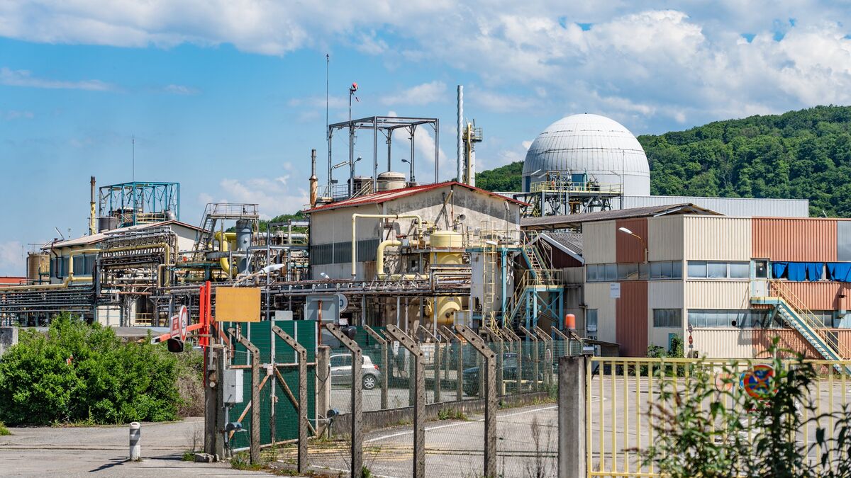 bombe - Après 120 ans d'activité, le site de Vencorex est-il devenu une « bombe à retardement chimique » ?