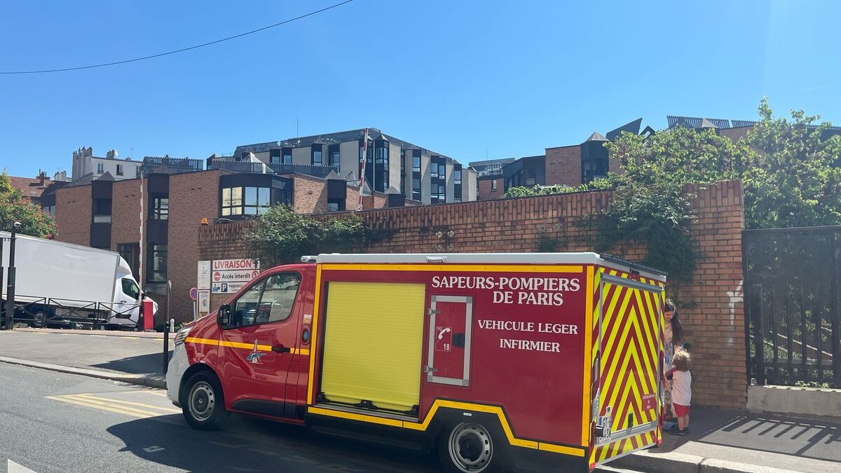 Incendie - Incendie aux Abords de l'Hôpital Saint-Louis : Des Patients Évacuation par Mesure de Sécurité