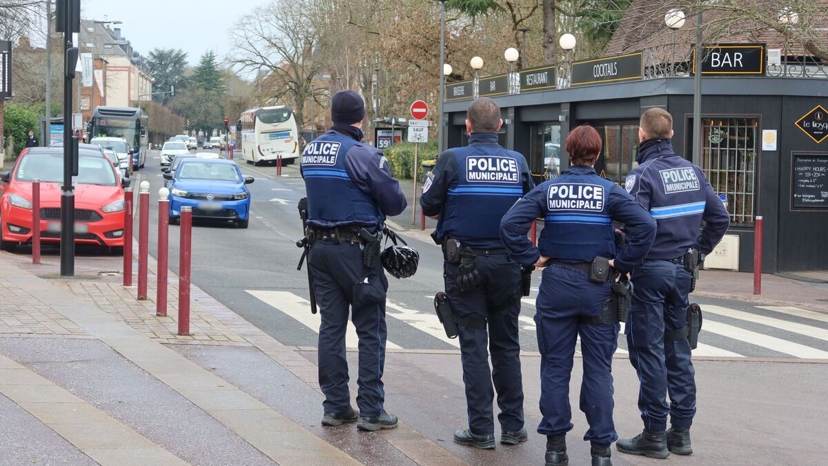Police - Emmanuel Macron Souhaite Accroître les Pouvoirs de la Police Municipale