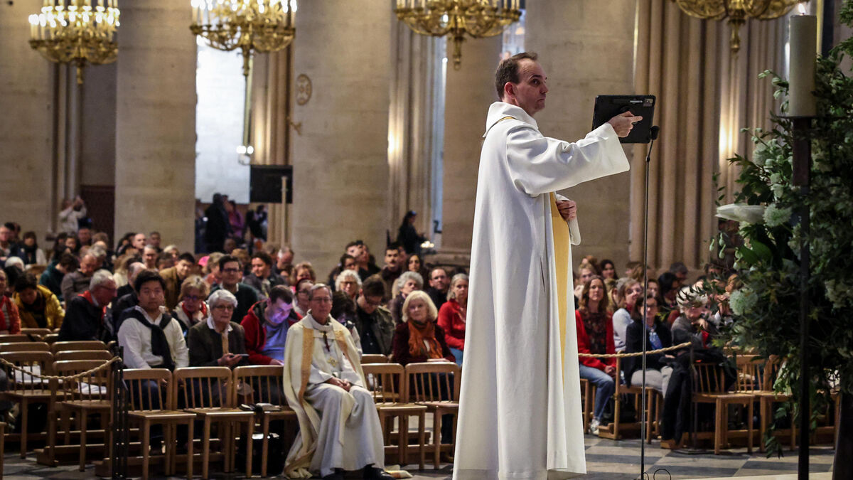 voix - À Notre-Dame de Paris, lors des premiers mots de Léon XIV : « Il a une voix jeune, il a l’air dynamique »
