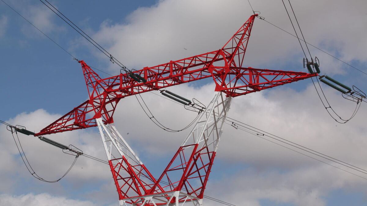 transformateur - Incendie d'un transformateur électrique à Nice : 45 000 personnes privées de courant cette nuit