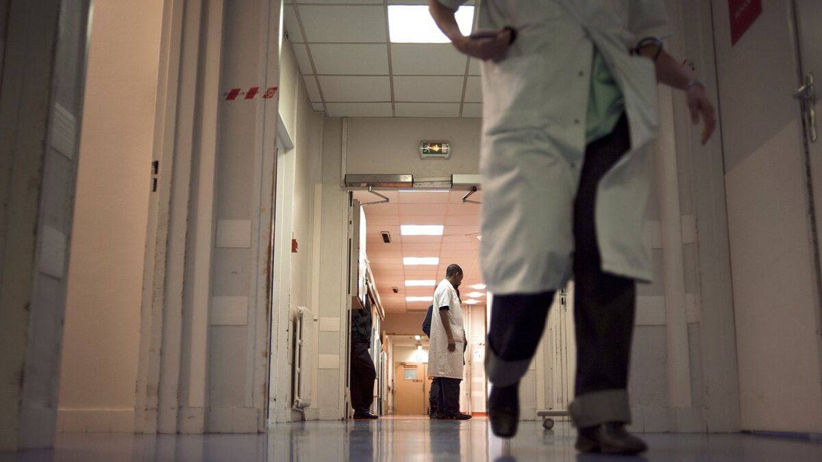 Aiguille - « Comme Un Coup De Couteau » : Une Infirmière Découvre Une Aiguille De 4 cm Enfouie Dans Son Mollet Depuis Des Années