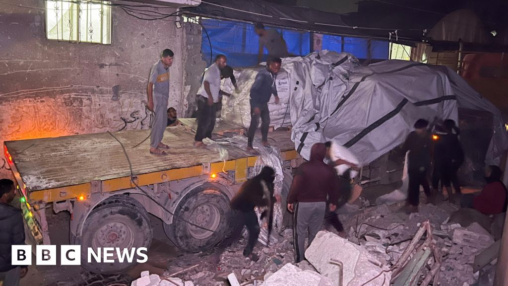 camions - L'ONU annonce que 90 camions ont collecté de l'aide au point de passage de Gaza après un retard de trois jours
