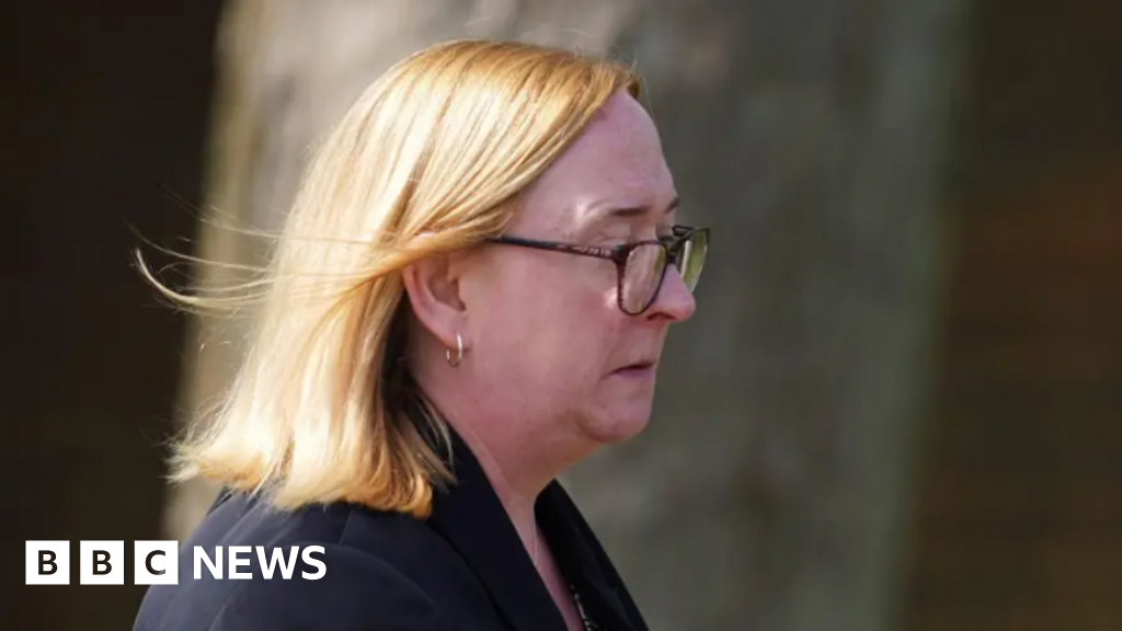 Femme - Femme accusée d'avortement illégal déclarée non coupable