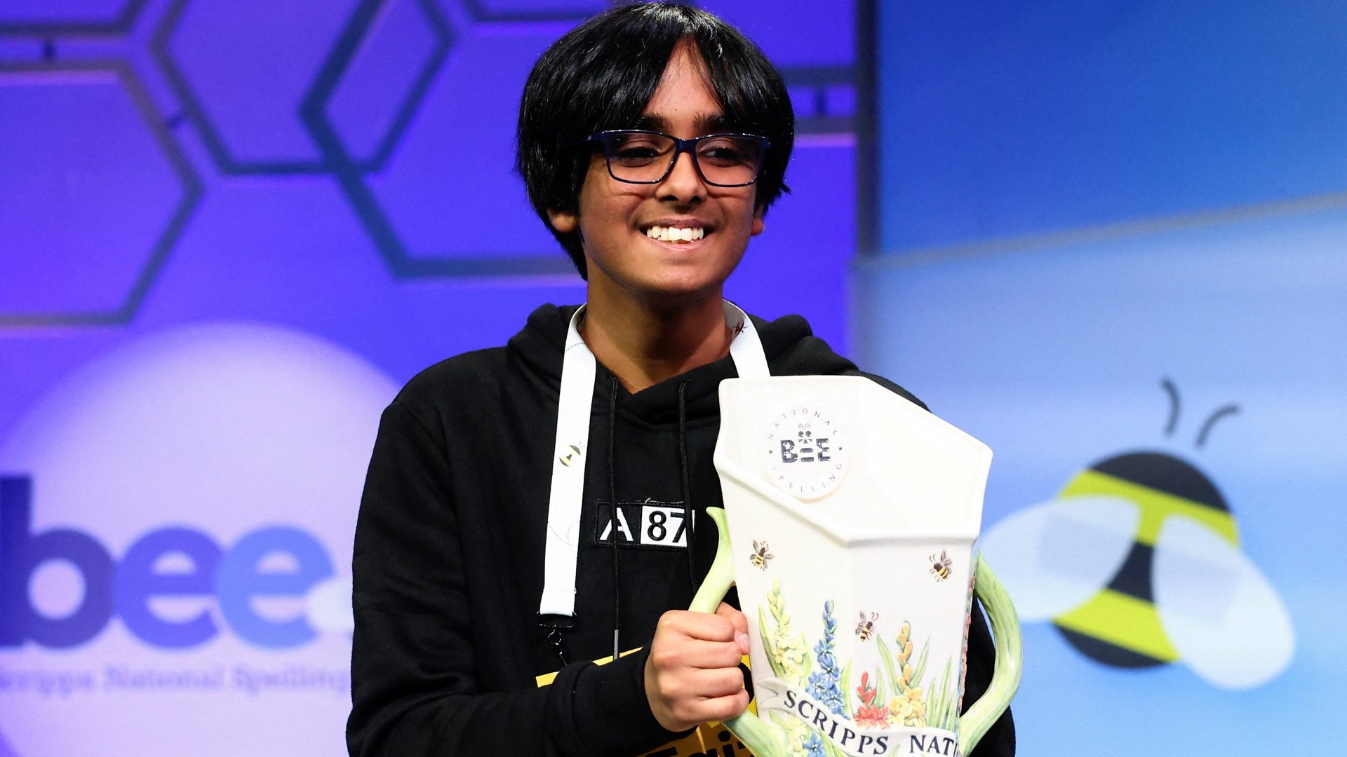 Championnat - « Éclaircissement » : Regardez un enfant de 13 ans remporter le Championnat National d'Épellation des États-Unis