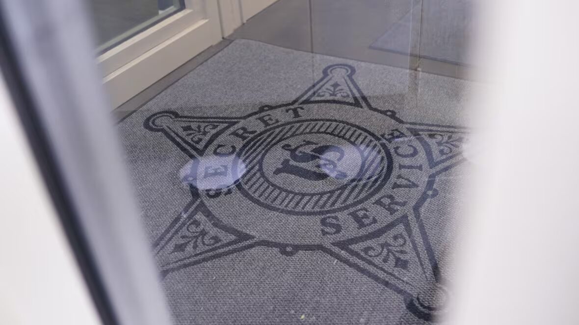 FBI - L'ancien directeur du FBI, James Comey, rencontre le Secret Service au sujet d'un post social controversé