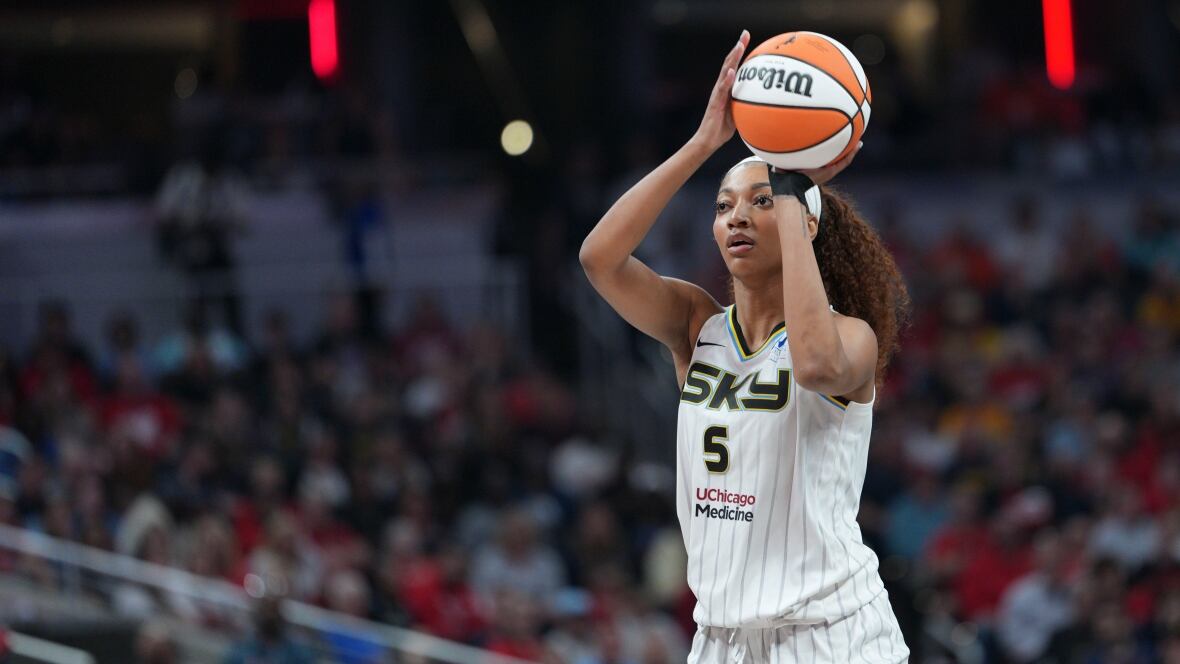 Angel - La WNBA enquête sur des insultes raciales présumées de la part de fans envers Angel Reese lors du match en Indiana : rapports