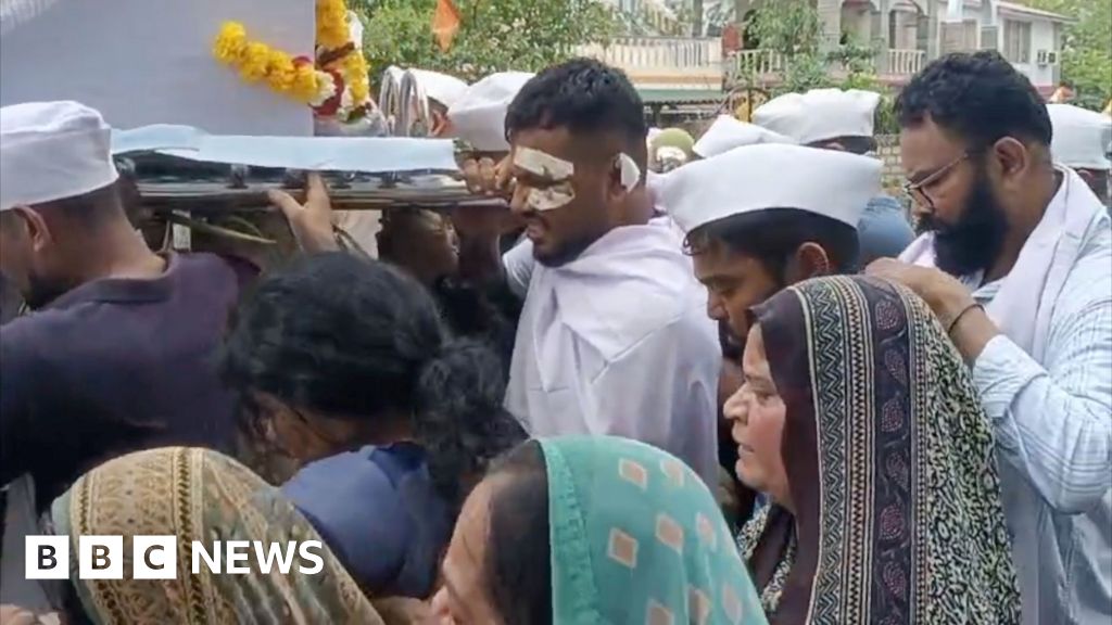 survivant - Le dernier survivant de l'accident d'Air India rend hommage à son frère décédé