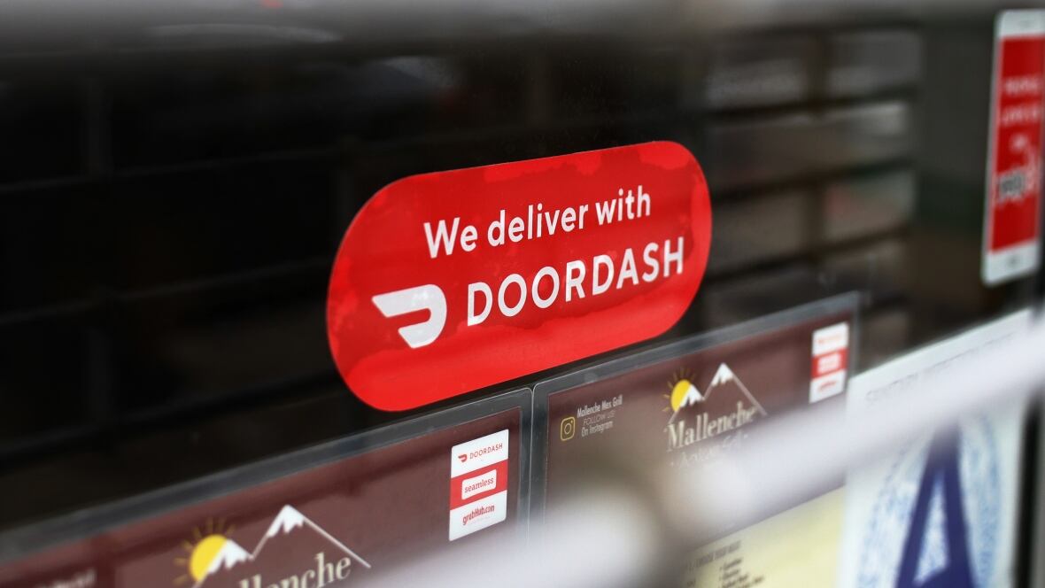 Doordash - Le Bureau de la concurrence intente une action en justice contre la société de livraison de nourriture Doordash, accusant des promotions tarifaires trompeuses.