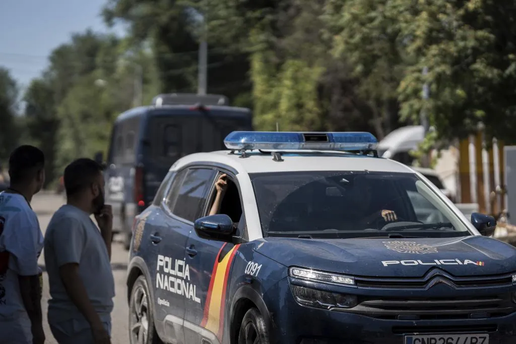 Valladolid - Trois personnes arrêtées à Valladolid pour avoir réduit en esclavage une femme : 73 heures de travail par semaine pour 150 euros par mois et relations sexuelles avec l'un d'eux