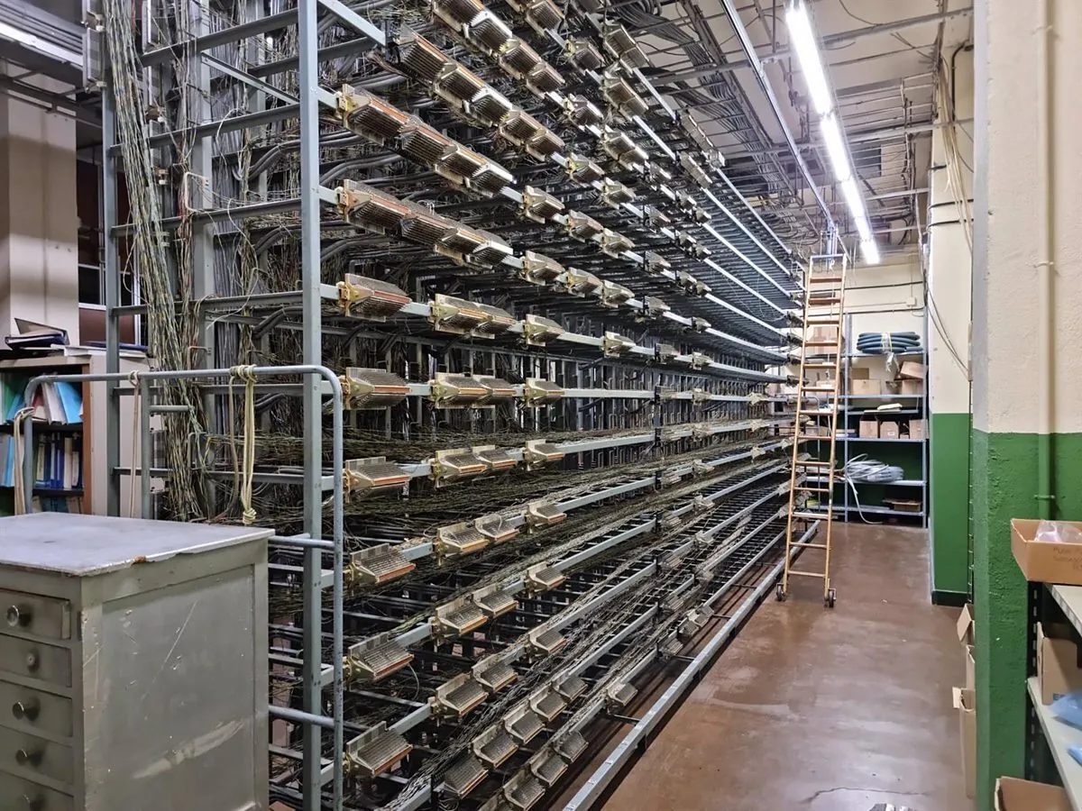 Téléfónica - Telefónica Exploite Son Ancien Réseau De Cuivre Et Accumule Plus De 100 Millions D'Euros De Bénéfices En Deux Ans Grâce À Ses Opérations Immobilières Avec Ses Centrales