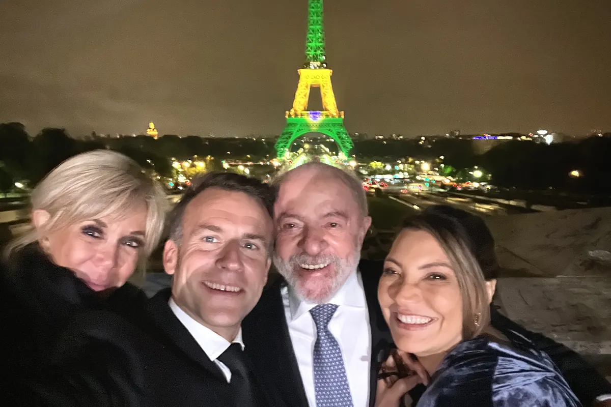 Paris - Avec la Tour Eiffel en arrière-plan, Lula et Macron scellent une visite d'État historique : "Ce soir, Paris arbore les couleurs du Brésil"