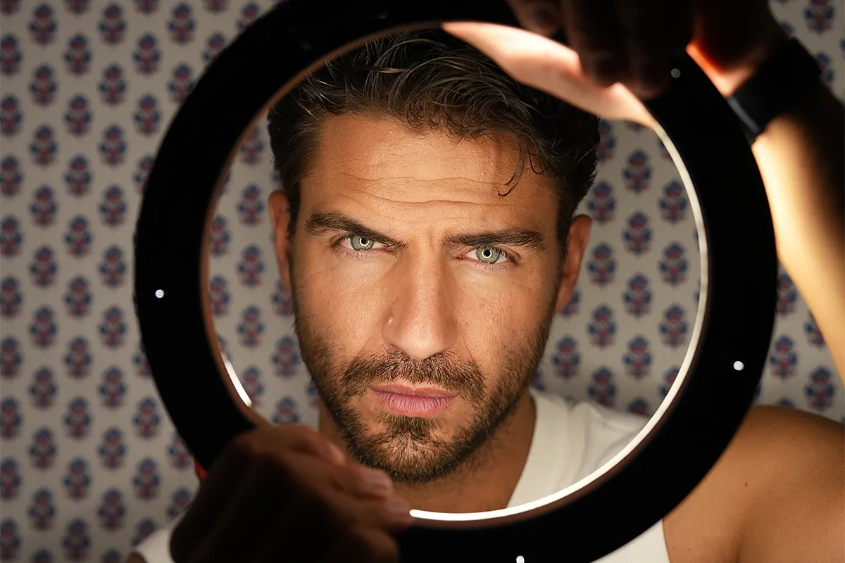 rôles - Maxi Iglesias : "Je travaille depuis des années pour obtenir des rôles qui ne soient pas uniquement basés sur mon physique, mais je n'y arrive pas et j'en ai assez."