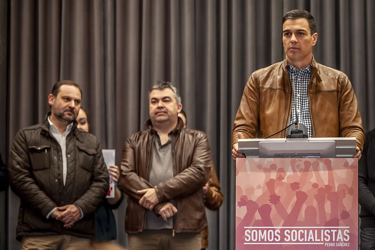 PSOE - Les audios du "jefe" de la trame bouleversent toute une époque de l'histoire du PSOE : du Pepiño "demande de tout" à un "message" pour Óscar López.