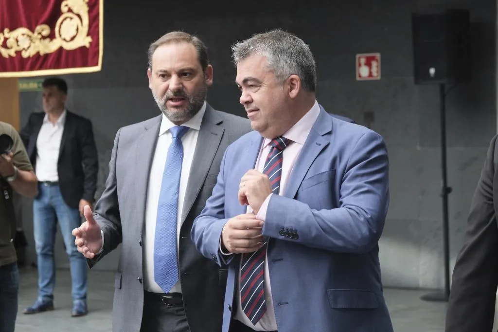 PSOE - Le PSOE expulse Ábalos 16 mois après l'ouverture d'un dossier disciplinaire, juste après le départ de Cerdán.