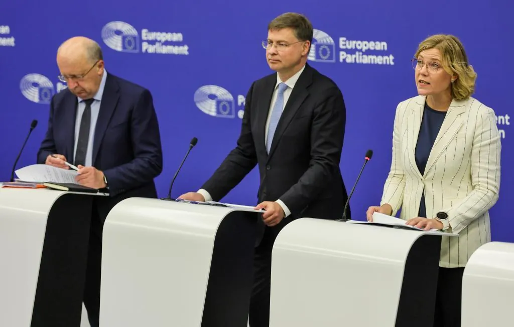 défense - L'UE réduit la bureaucratie pour rendre l'investissement en défense "plus simple, rapide et agile" : "une agression de la Russie est possible dans trois ou quatre ans"