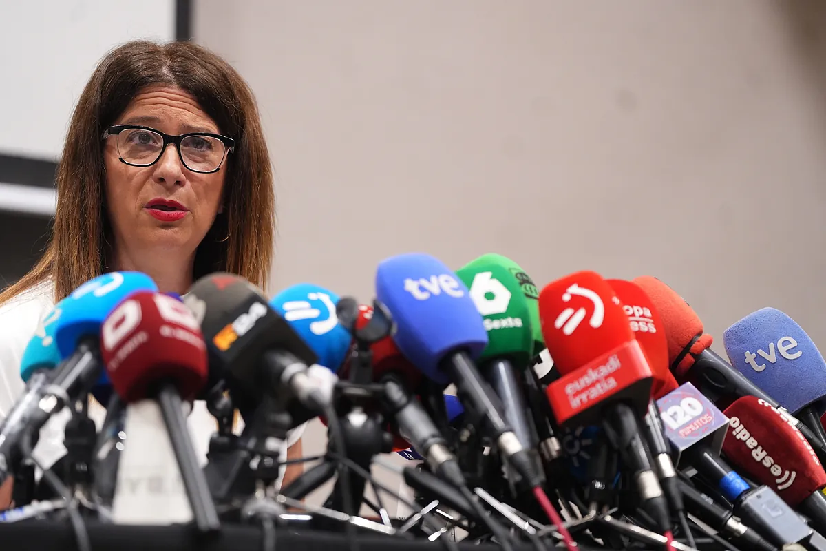escroquerie - Un tribunal de Badajoz enquête sur la 'fontanera' Leire et l'ex-juge Sáenz de Tejada pour escroquerie procédurale et corruption dans l'affaire du 'hermanísimo'