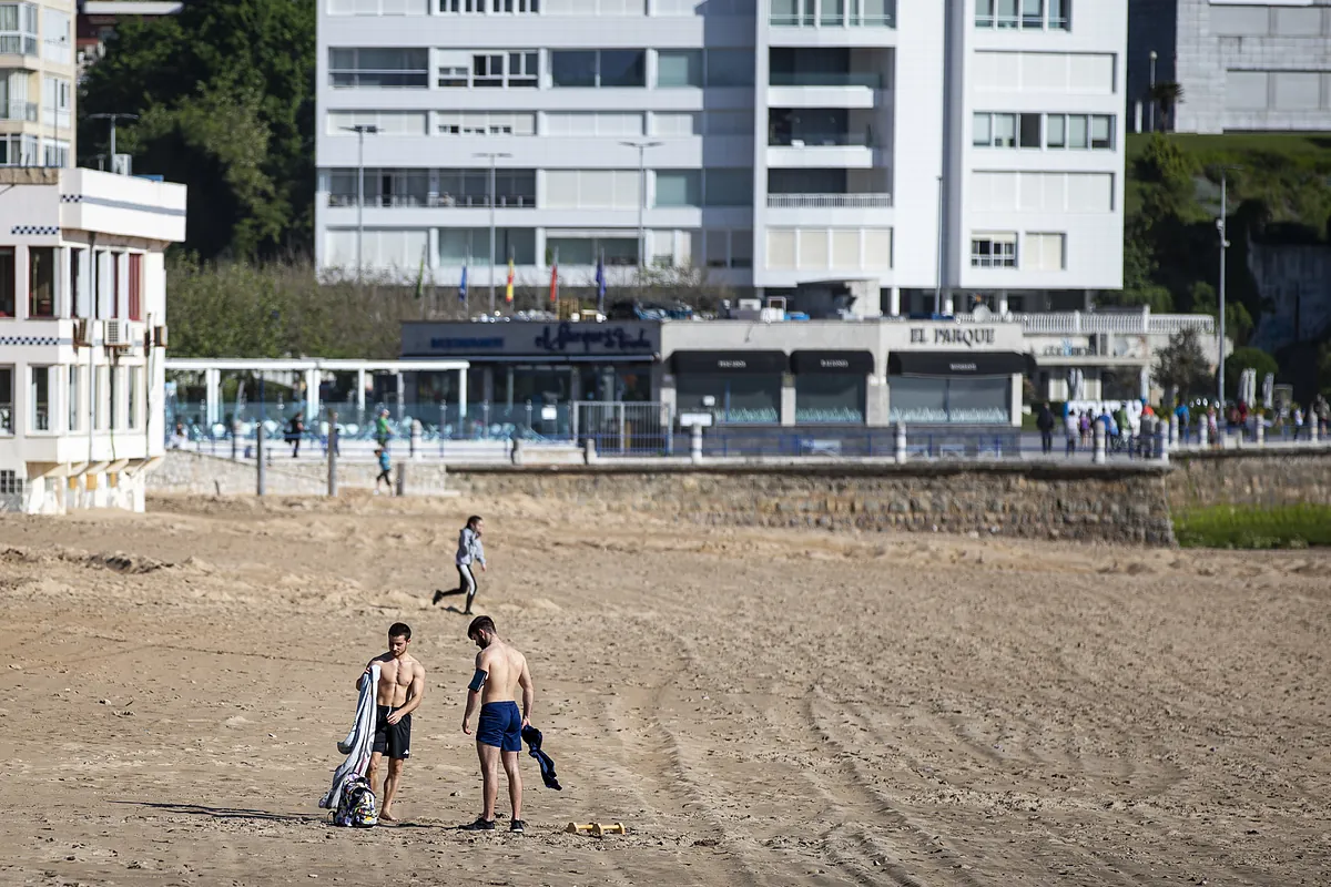 hôtel - Une jeune de 15 ans se blesse en tombant du quatrième étage d'un hôtel à Santander en passant d'une chambre à une autre