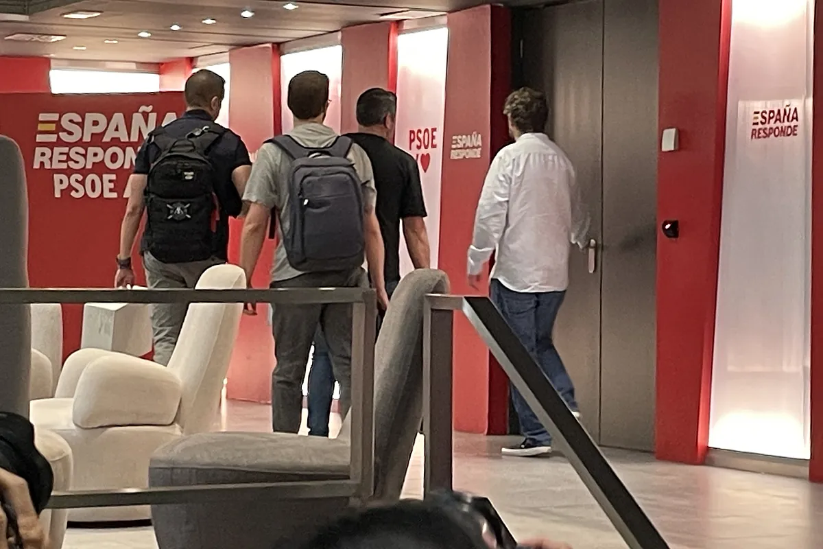 Psoe - La Uco Investit La Sede Du Psoe À Ferraz, Adif, Le Ministère Des Transports Et Des Routes Pour Trouver Des Documents Liés À L'Affaire Cerdán, Ábalos Et Koldo