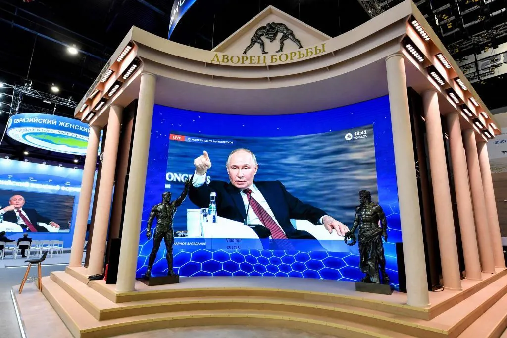 Ukraine - Putin estime que les situations en Ukraine et en Iran sont différentes, car la Russie "ne cherche pas" la capitulation de Zelensky.