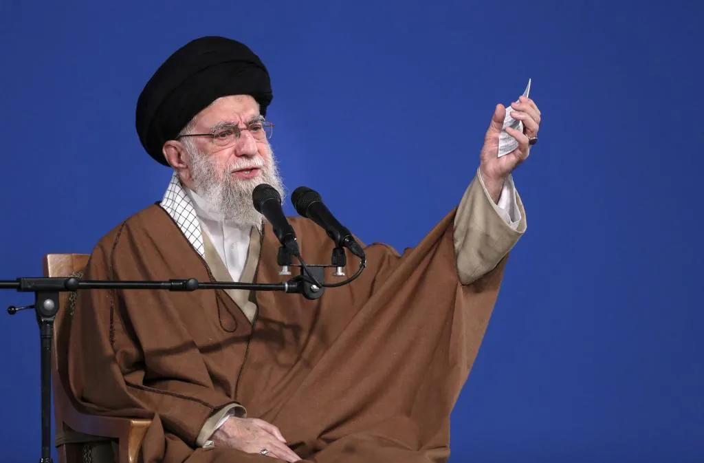 successeurs - Le Leader Suprême iranien, l'Ayatollah Khamenei, désigne trois successeurs potentiels en cas d'assassinat