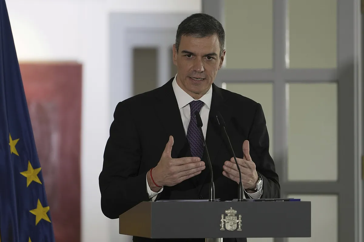 Sánchez - Sánchez répond à l'interview d'Aznar dans Le Monde en accusant le PP de ne vouloir la démocratie que s'ils sont au pouvoir.
