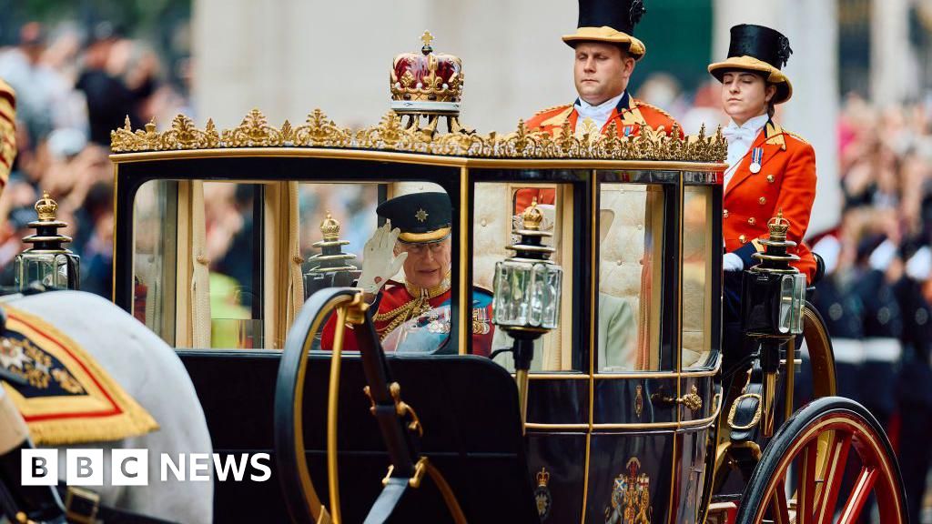 Royals - Les Royals Rendent Hommage Aux Victimes De L'Accident Aérien Lors Du Trooping The Colour