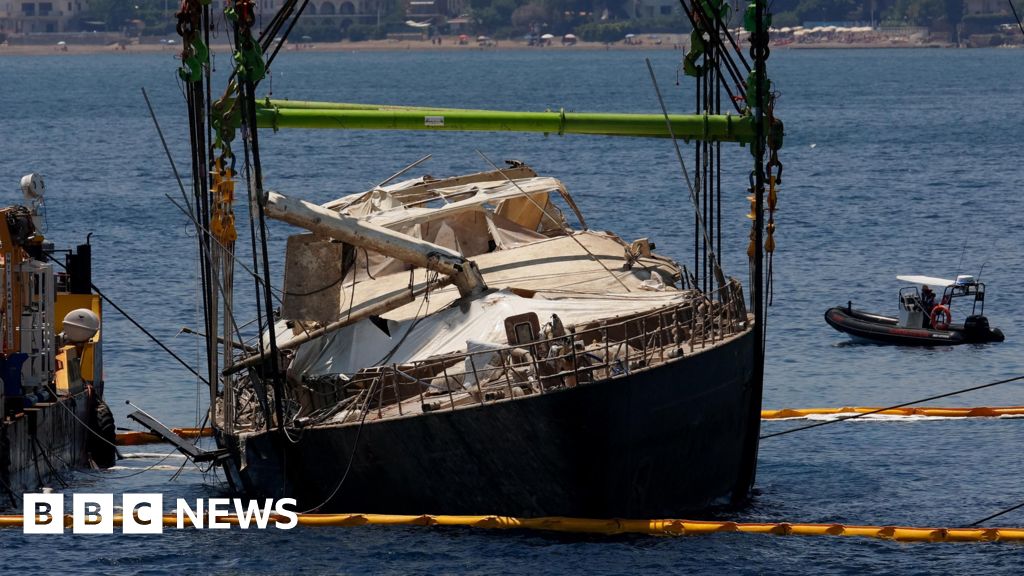 superyacht - Le superyacht coulé du magnat de la technologie Mike Lynch remonté du fond marin près de la Sicile