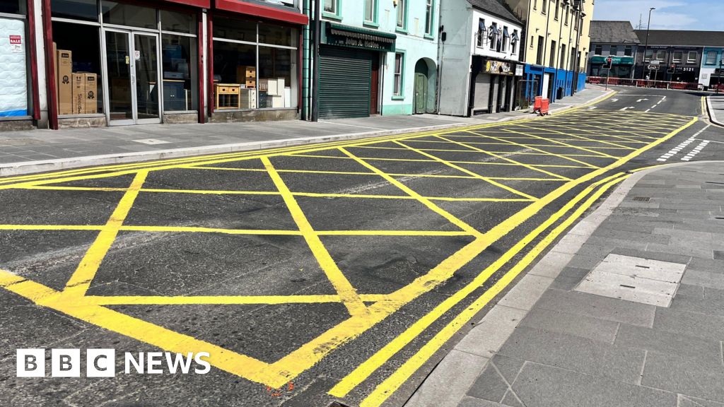 carrefour - Est-ce le plus grand carrefour à boîte jaune au Royaume-Uni ou en Irlande ?