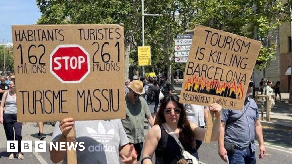 tourisme - Les manifestants et les habitants qui s'opposent au tourisme à Barcelone
