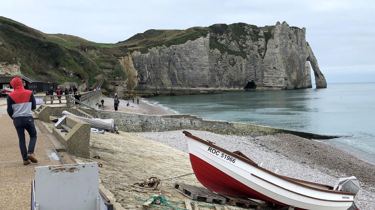 Étretat - Étretat : Douze personnes, dont un enfant, piégées par la marée