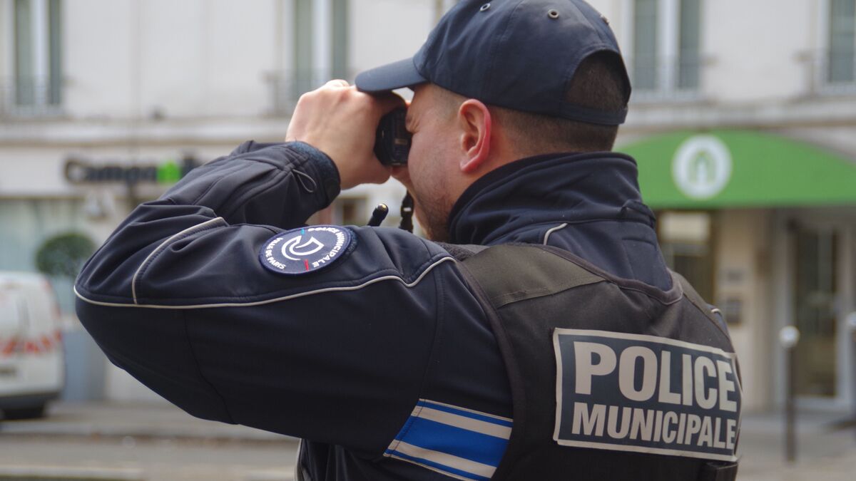 monitrice - Clichy : Une monitrice d'auto-école contrôlée à 132 km/h sur les quais et positive aux stupéfiants
