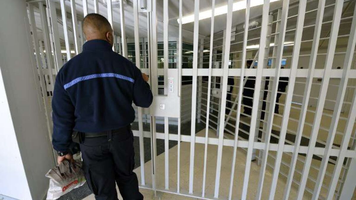 prisonnier - Vienne : Un prisonnier frappe son codétenu à la gorge avec un morceau de verre, une enquête pour meurtre ouverte