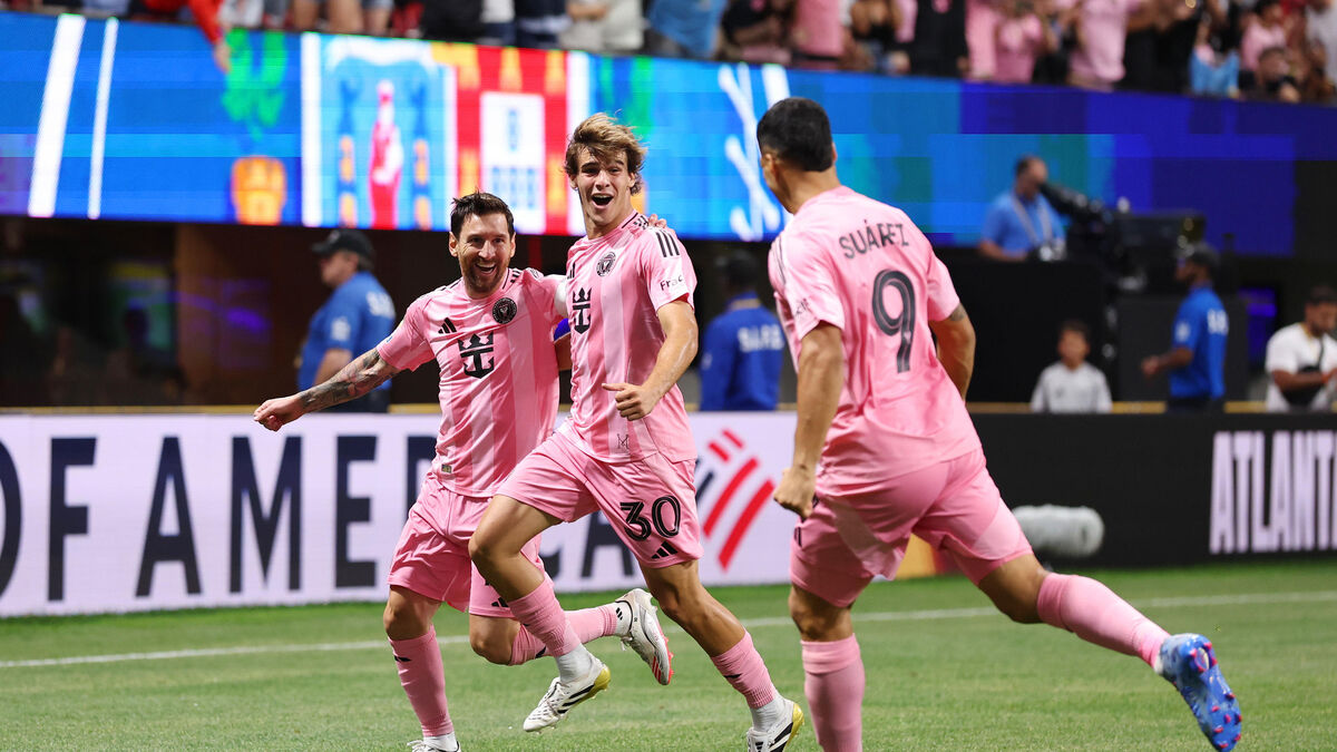 Messi - Coupe du Monde des Clubs : le légendaire Lionel Messi ! Découvrez les images de son coup franc magique contre Porto
