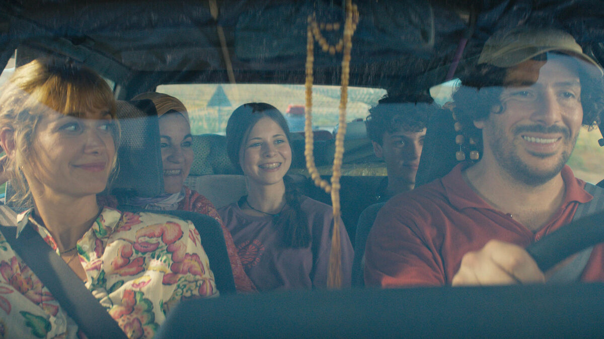 Cinéma - Cinéma : Dans « Sur la Route de Papa », l'ancien footballeur Olivier Dacourt passe le volant à Redouane Bougheraba