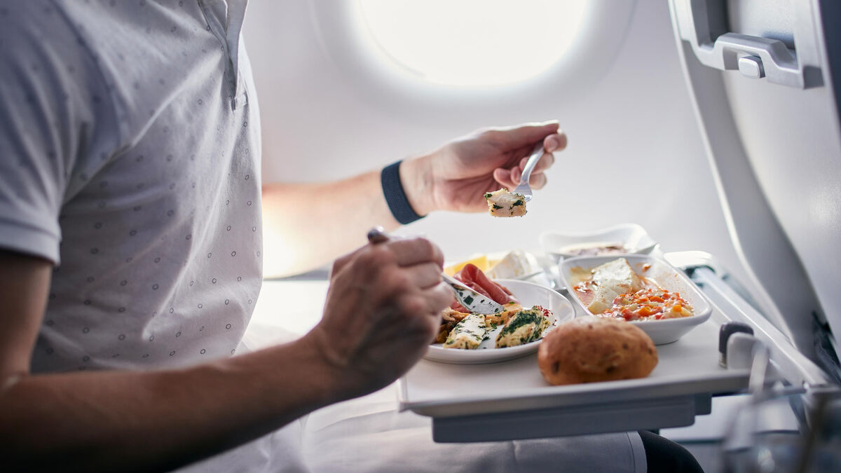 passagère - Une passagère allergique aux crevettes porte plainte contre Singapore Airlines après un atterrissage d'urgence à Paris