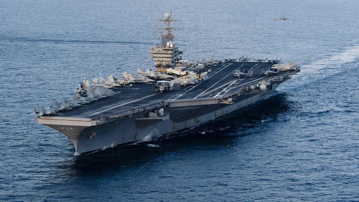 Nimitz - Le porte-avions américain à propulsion nucléaire Nimitz se dirige vers le Moyen-Orient