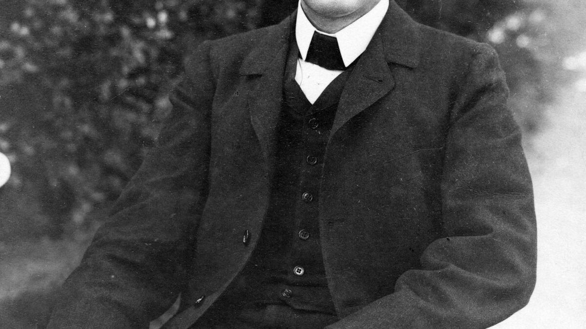 Dreyfus - L'Assemblée nationale élève Alfred Dreyfus au rang de général de brigade