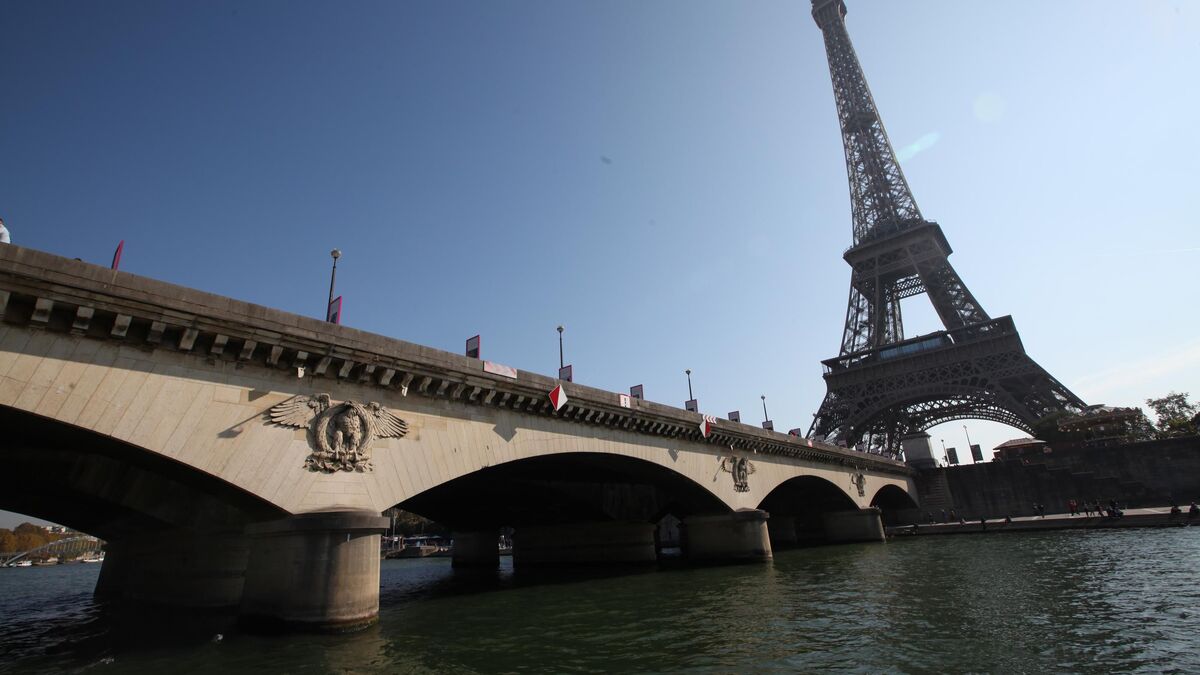 Touriste - Paris : Un Touriste Américain Se Blesse Grièvement Après Une Chute Depuis Les Quais Hauts De La Seine