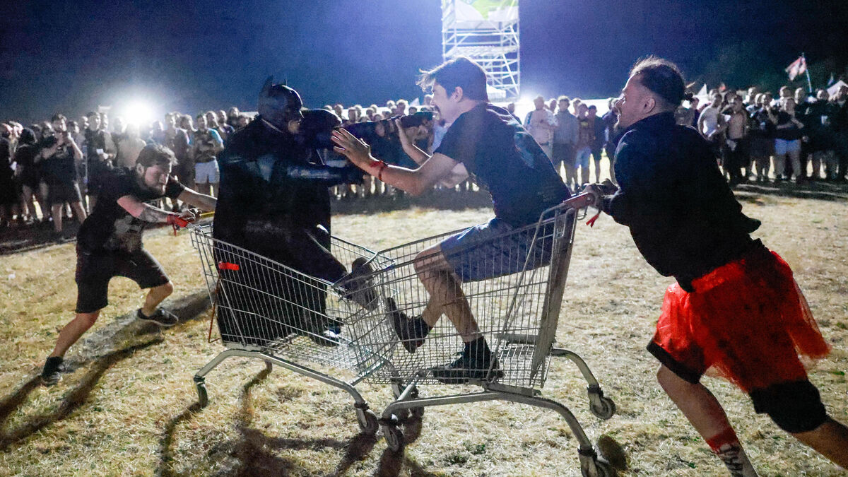 Festival - Hellfest 2025 : Combats de Chariots, Discothèque Sauvage, Chenille… Découvrez Notre Nuit Étonnante au Camping du Festival