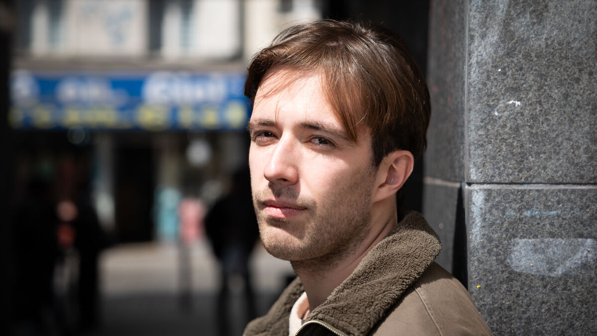 Ukrainien - Que signifie être un Ukrainien de 20 ans en Russie lors du déclenchement de la guerre ? Viktor le partage sur scène à Paris.