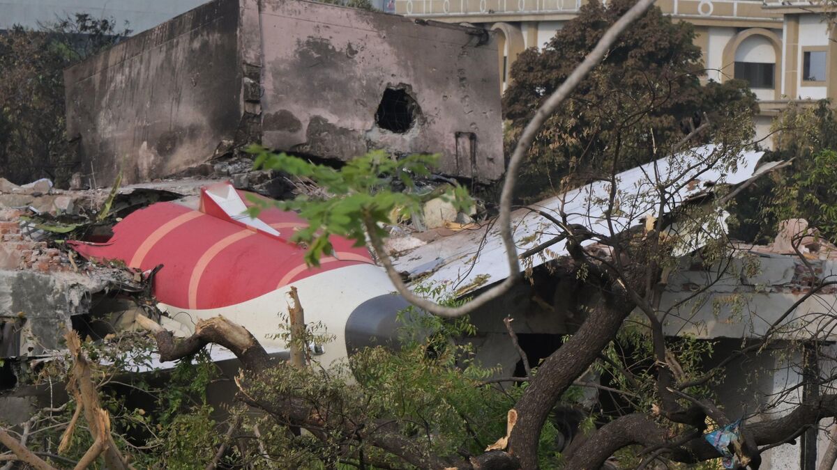 crash - « Coïncidence troublante » : le miraculé du crash d'Air India assis au siège 11A, le même que celui d'une star thaïlandaise survivante d'un accident il y a 27 ans