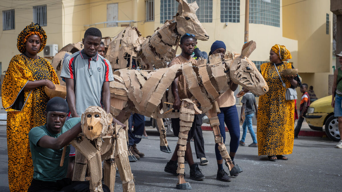 Marionnettes - Un événement inédit : Les Marionnettes géantes d'animaux sauvages de Venues d'Afrique traverseront Paris