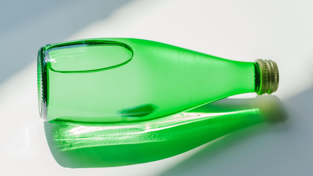 bouteilles - Les bouteilles en verre contiennent-elles plus de microplastiques ? Voici ce que révèle l'étude.