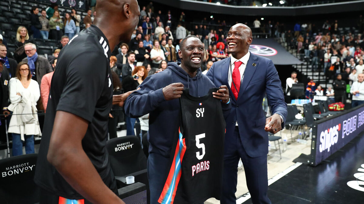 Omar - « Je suis très enthousiaste » : Découvrez les coulisses de l'arrivée surprise d'Omar Sy en tant que copropriétaire du Paris Basketball