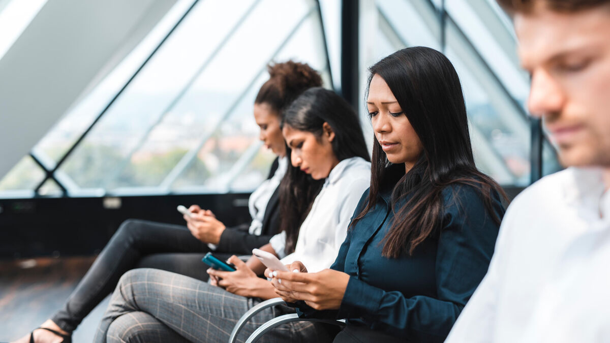 entreprises - Les entreprises s'inquiètent de l'utilisation excessive des smartphones par leurs salariés