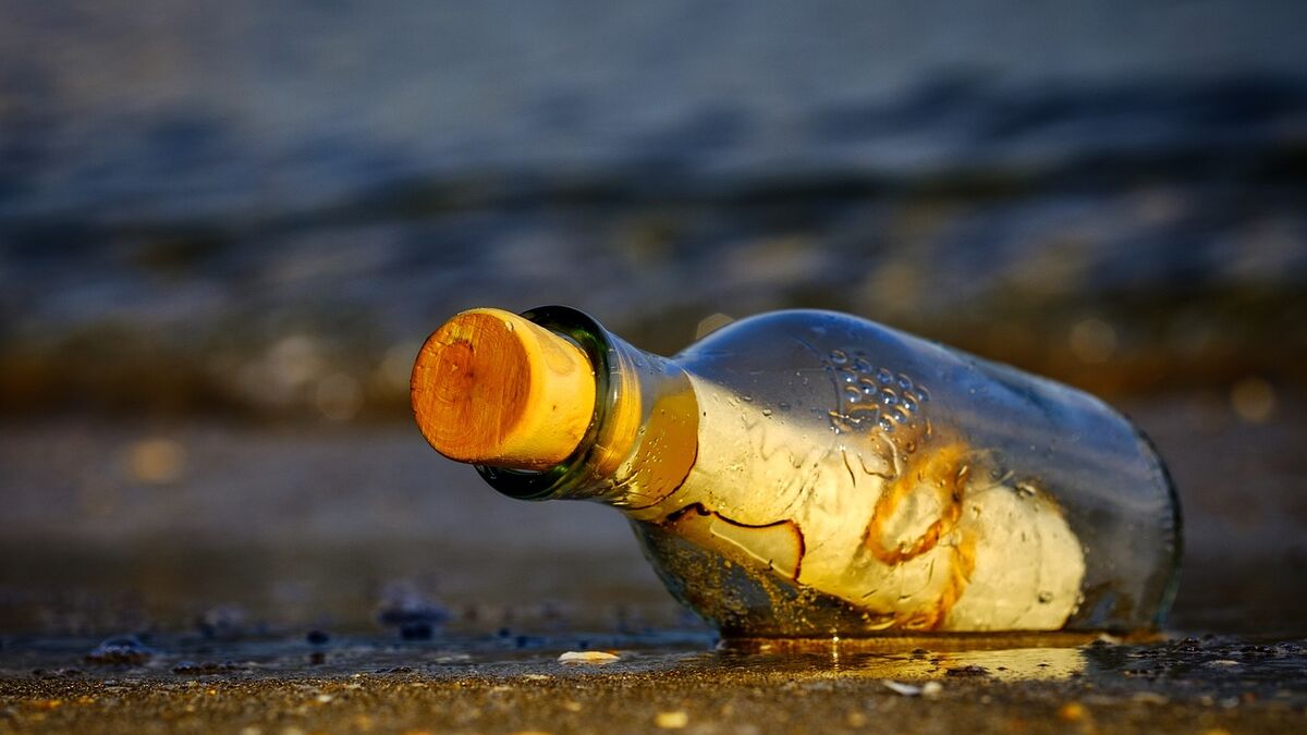 message - « J’ai trouvé votre message » : Une Écossaise reçoit une réponse plus de 30 ans après avoir jeté une bouteille à la mer